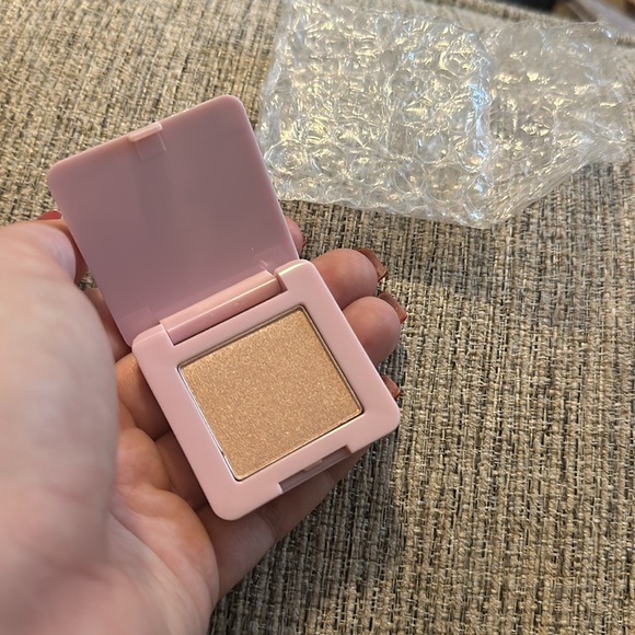 HALF CAKED
Double Dipper Highlighter - Picture 5 of 9